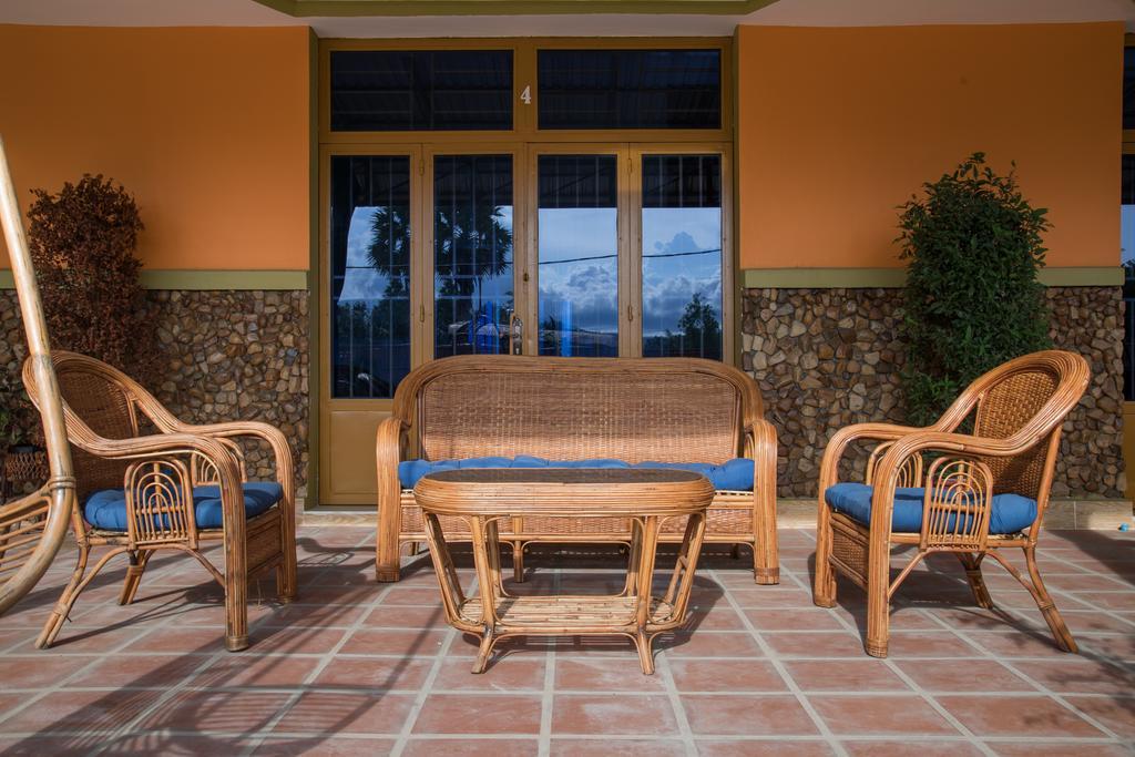 Nomads Guesthouse Kampot Exterior photo