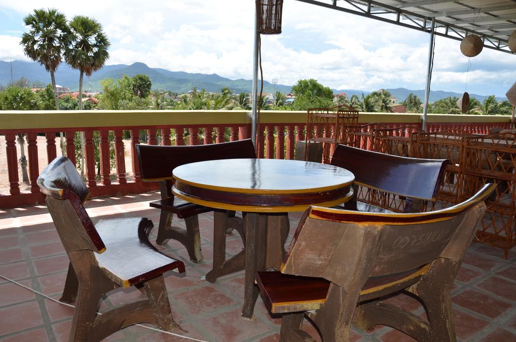 Nomads Guesthouse Kampot Exterior photo
