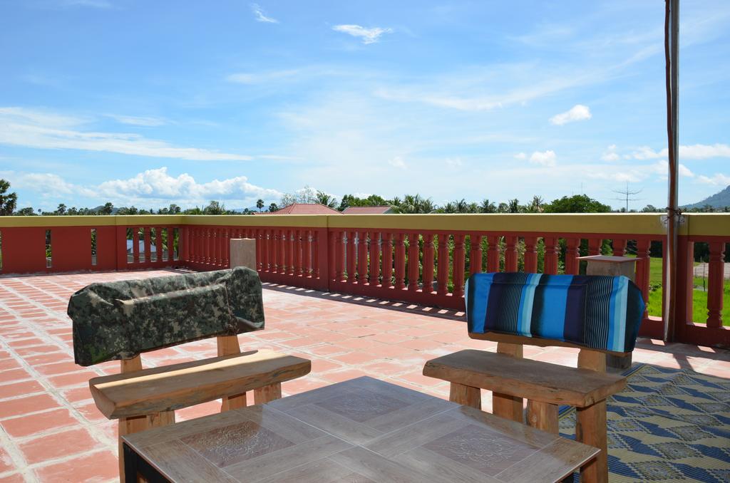 Nomads Guesthouse Kampot Exterior photo